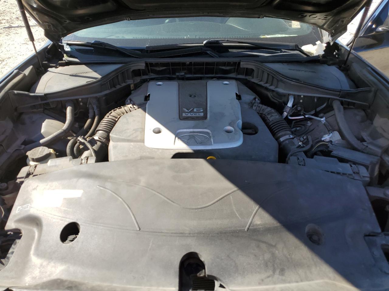 2016 Infiniti Q70 - Image 12