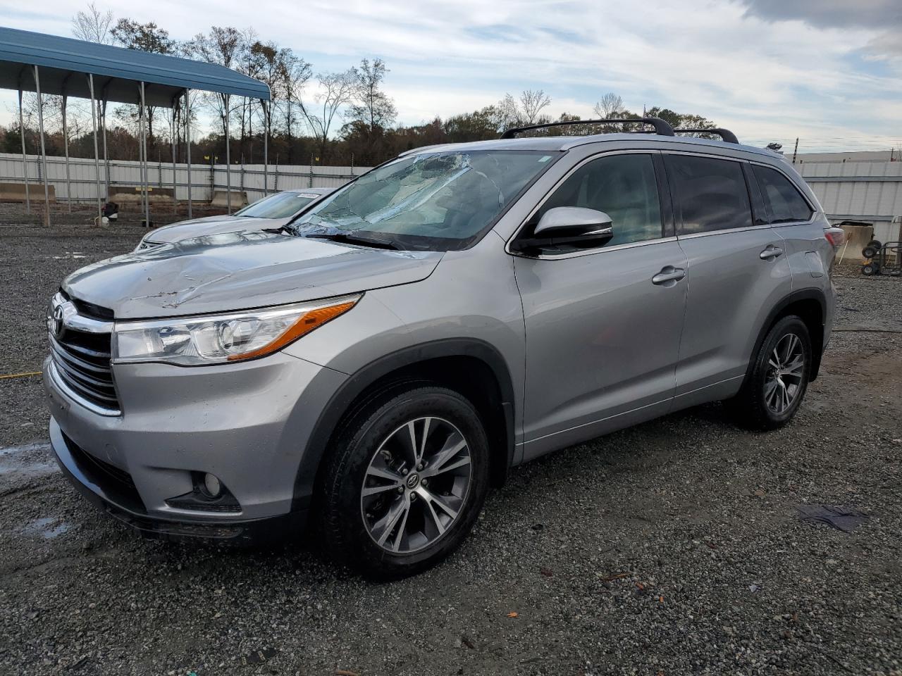 2016 Toyota Highlander - Image 1