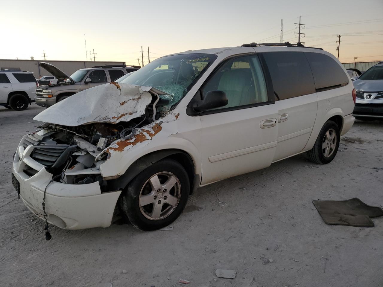 2005 Dodge Caravan - Image 1