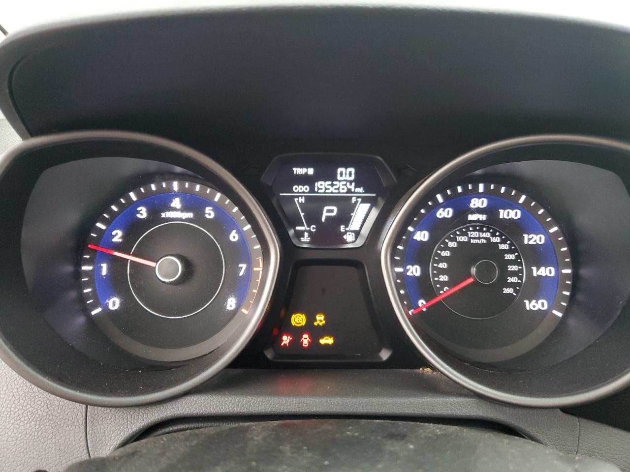 2013 Hyundai Elantra - Image 9
