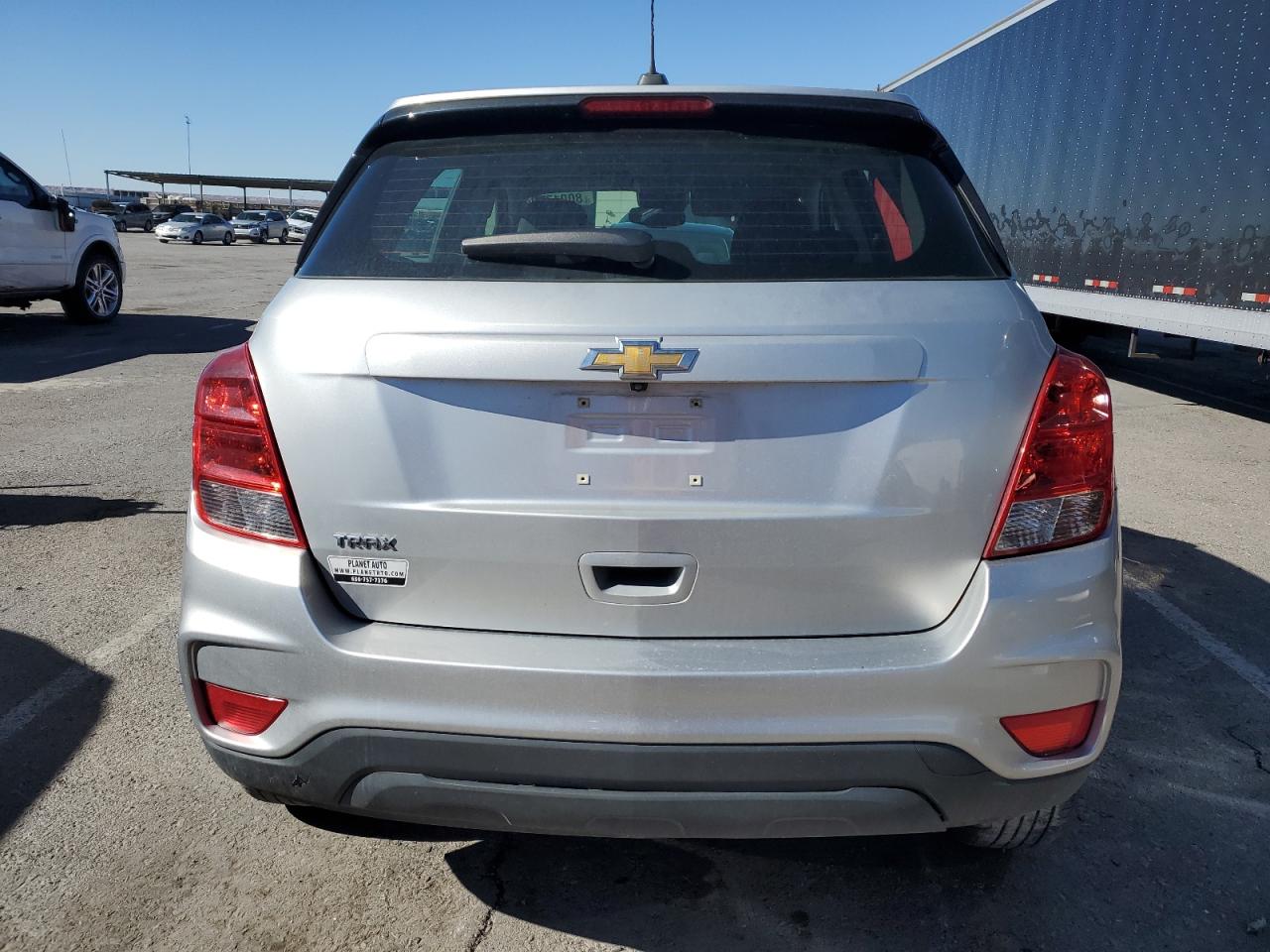 VIN KL7CJKSB9HB056746 2017 CHEVROLET TRAX no.6