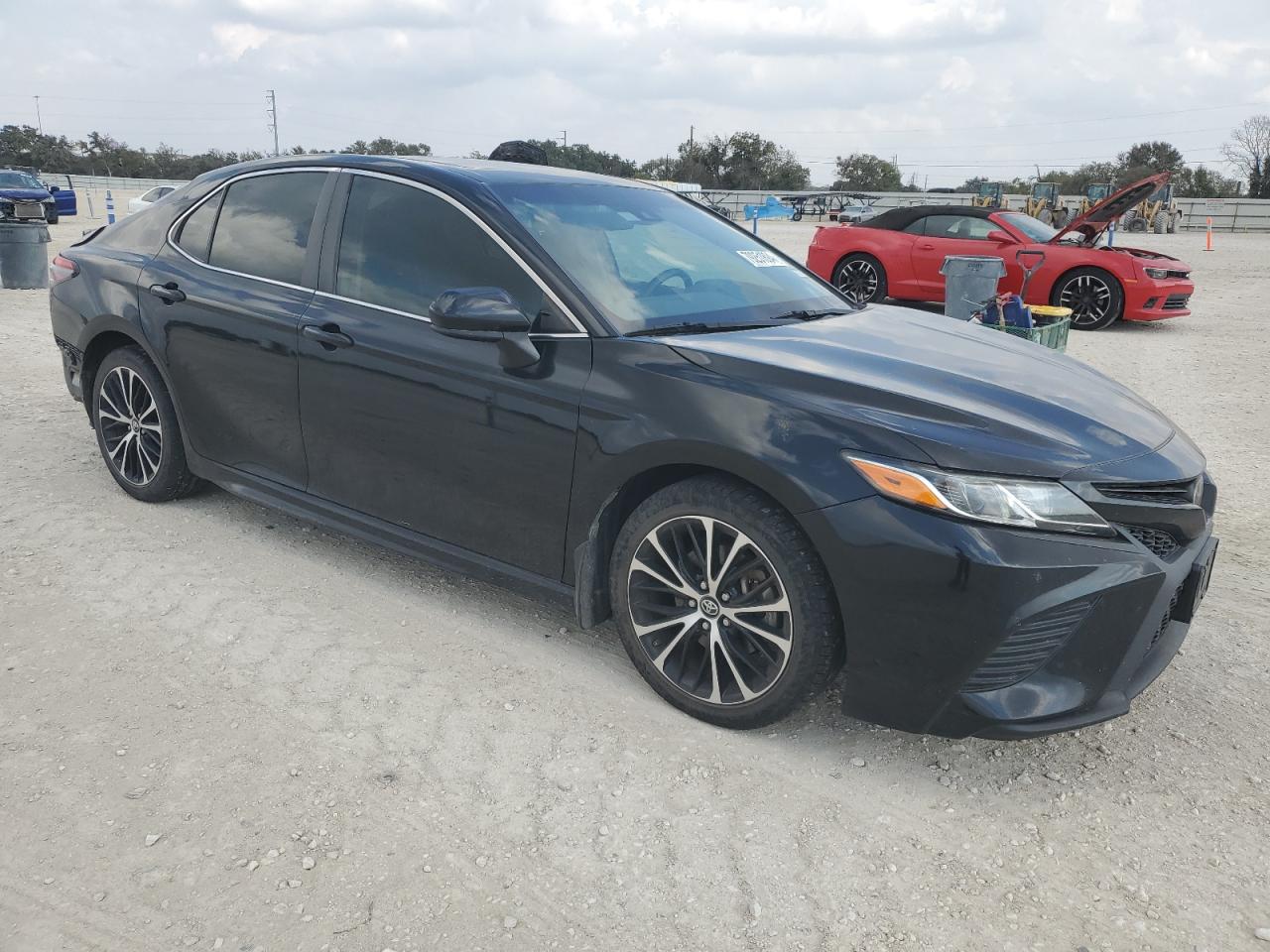 VIN 4T1B11HKXJU067938 2018 TOYOTA CAMRY no.4