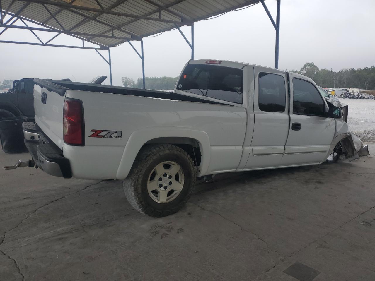 2005 Chevrolet Silverado - Image 3