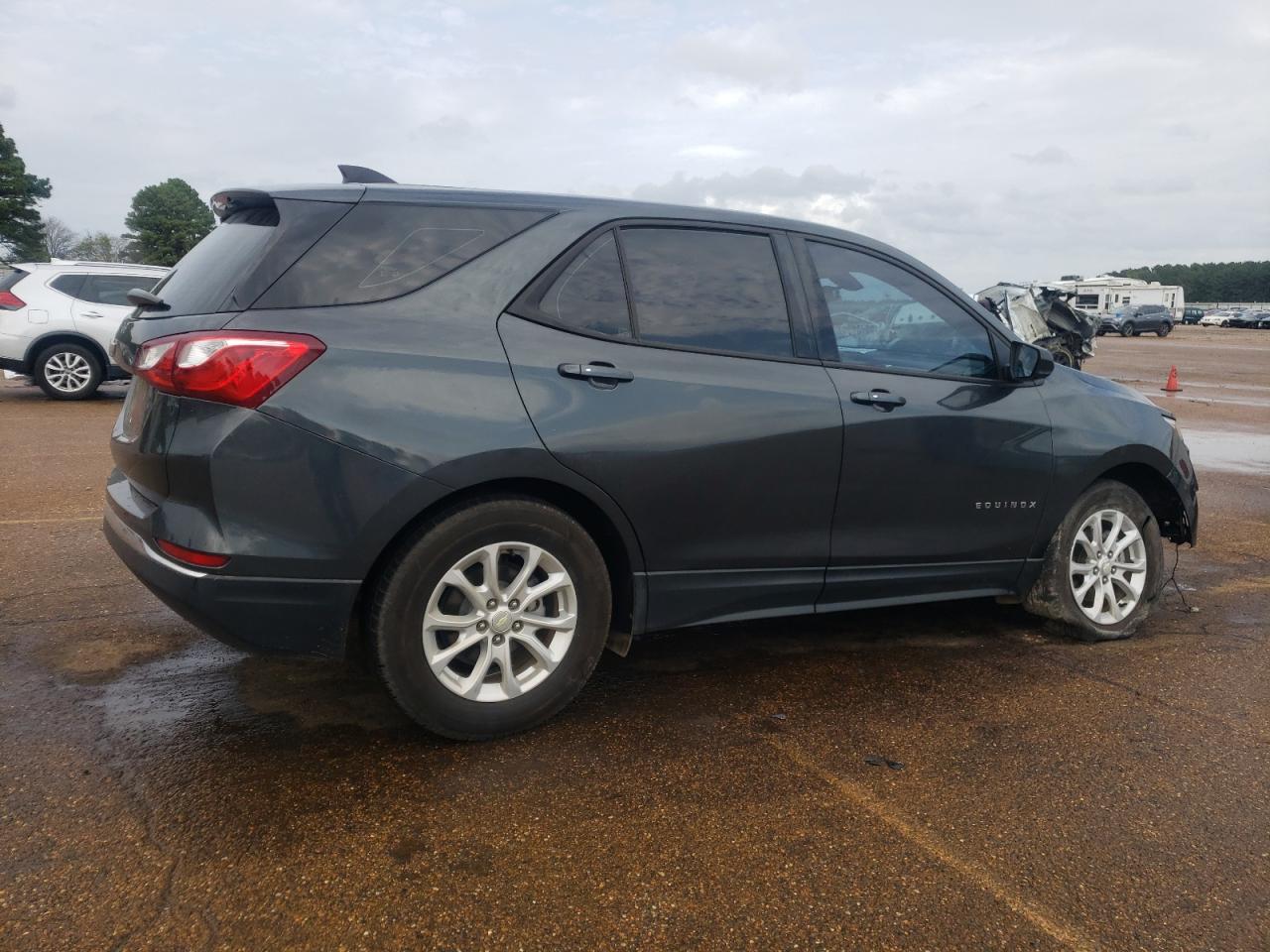 VIN 3GNAXHEV5JS576140 2018 CHEVROLET EQUINOX no.3