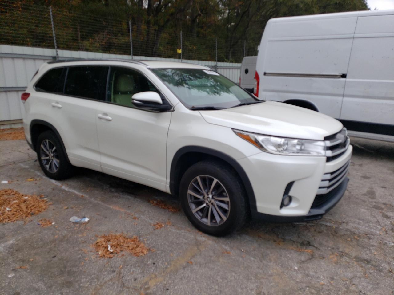 2018 Toyota Highlander - Image 4