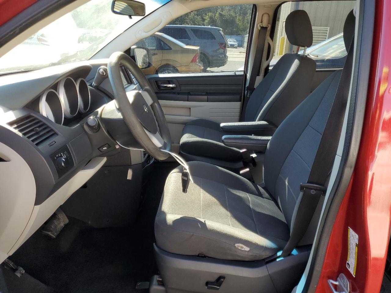 2008 Dodge Caravan - Image 7