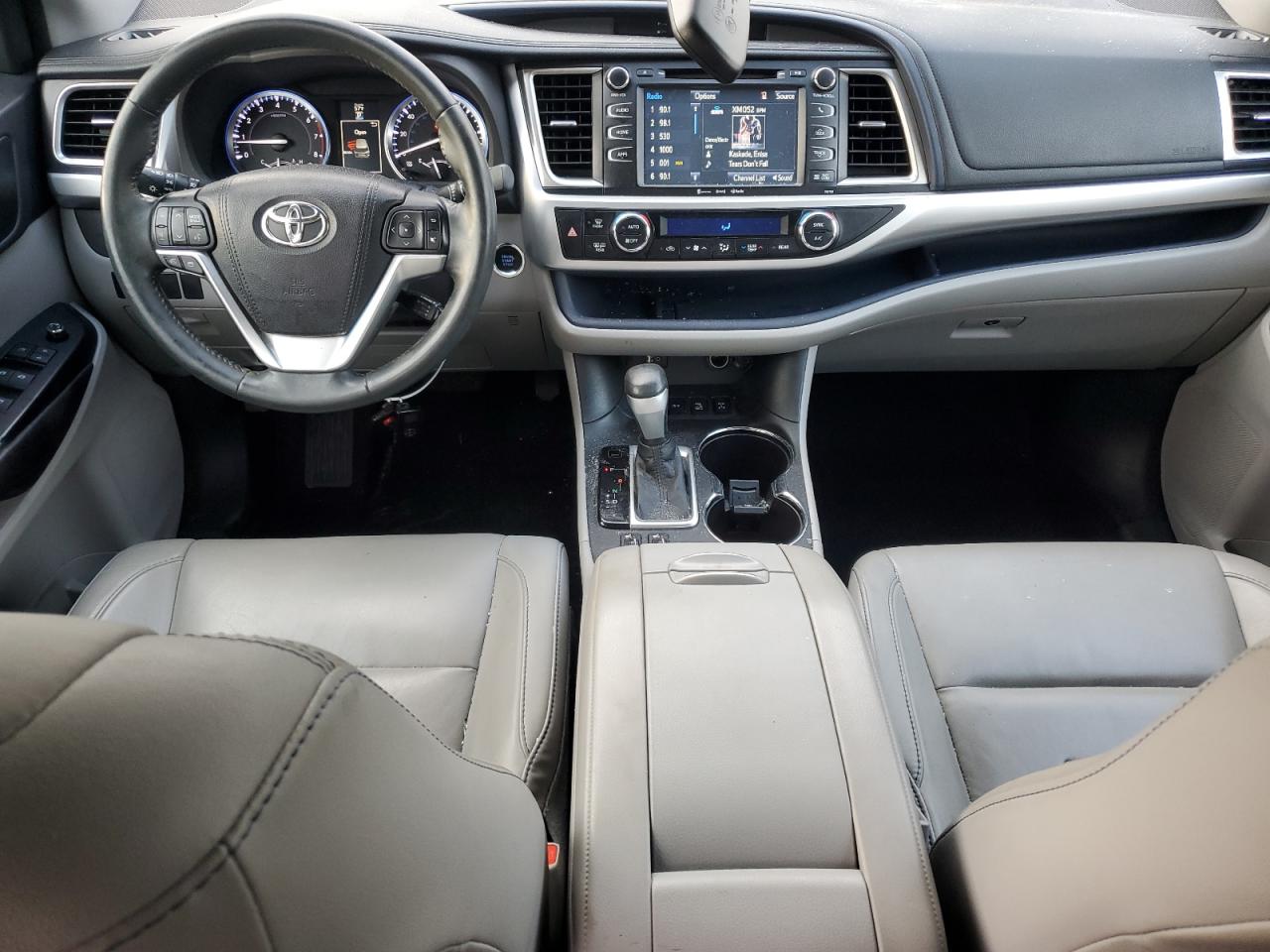 2016 Toyota Highlander - Image 8