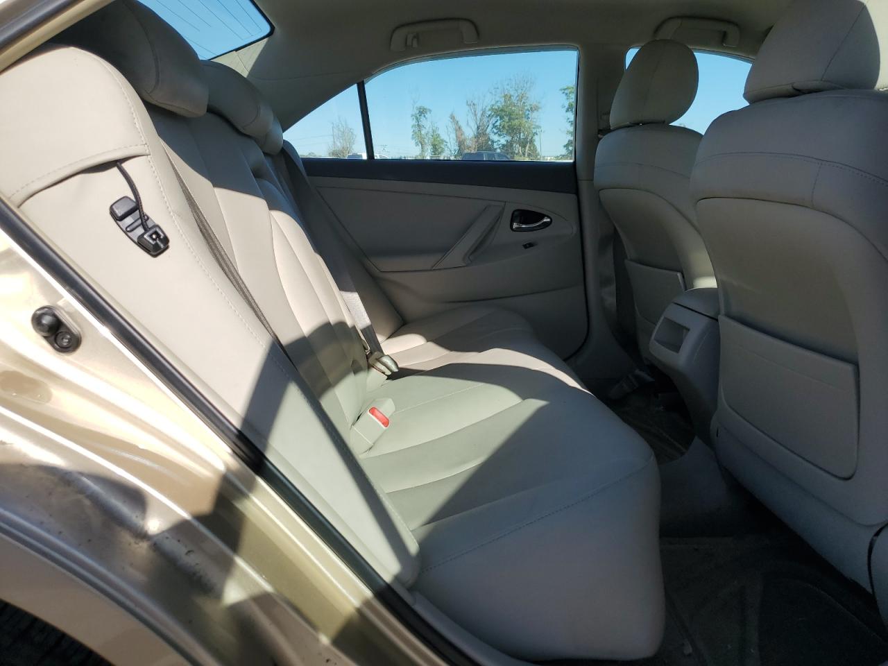 2011 Toyota Camry - Image 10