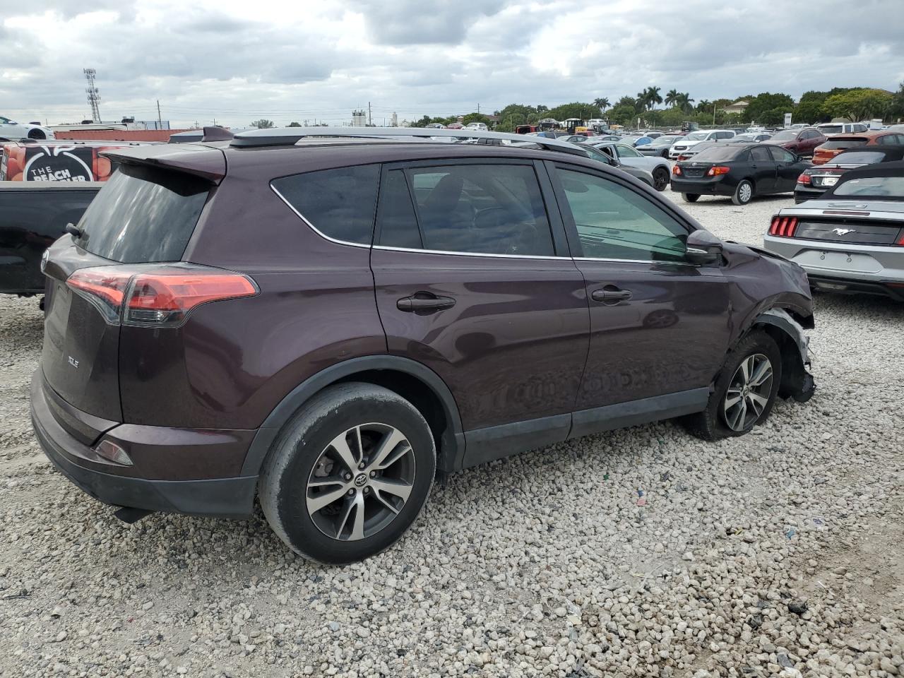 2018 Toyota RAV 4 - Image 3