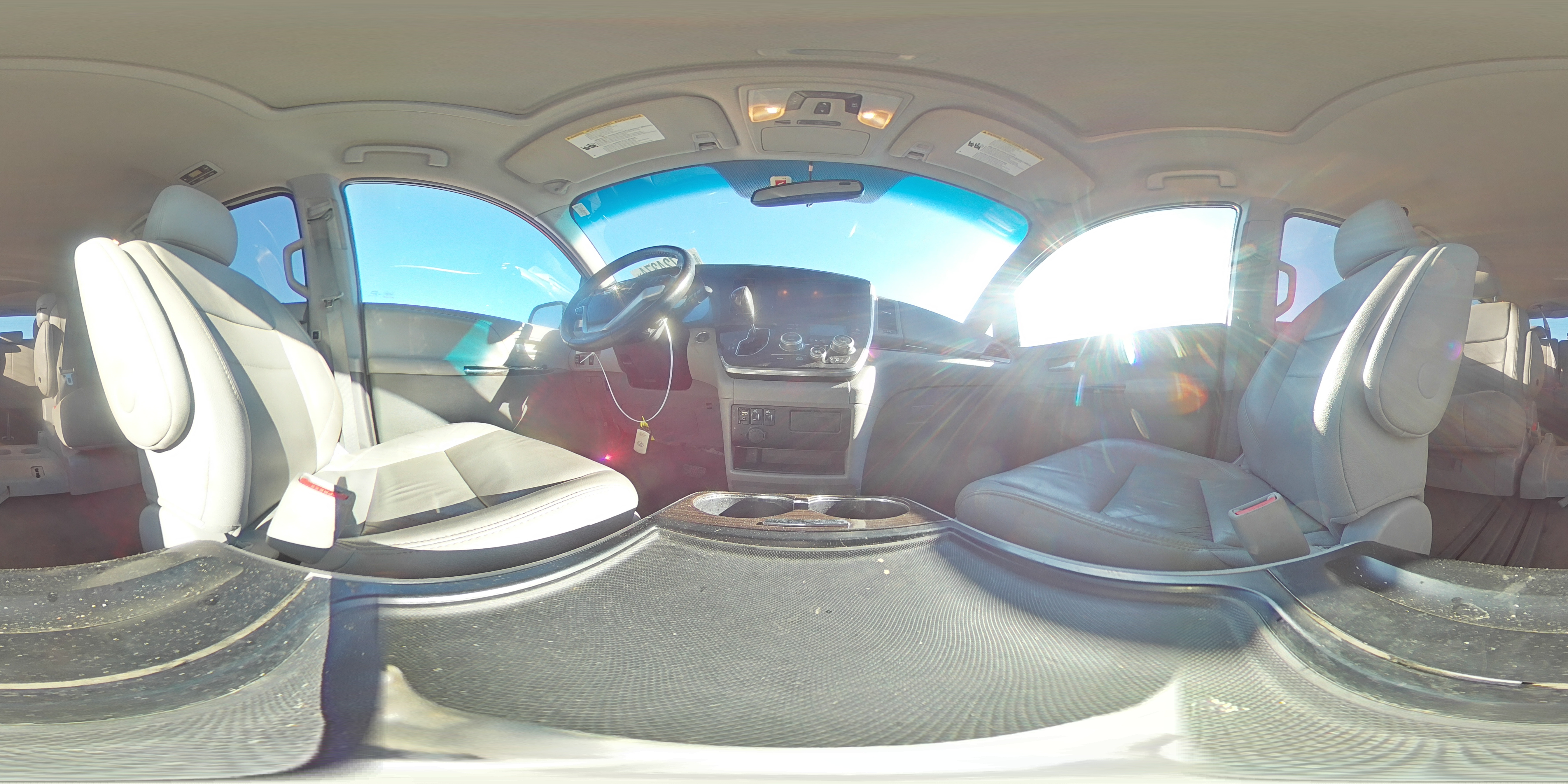 2017 Toyota Sienna - Image 16