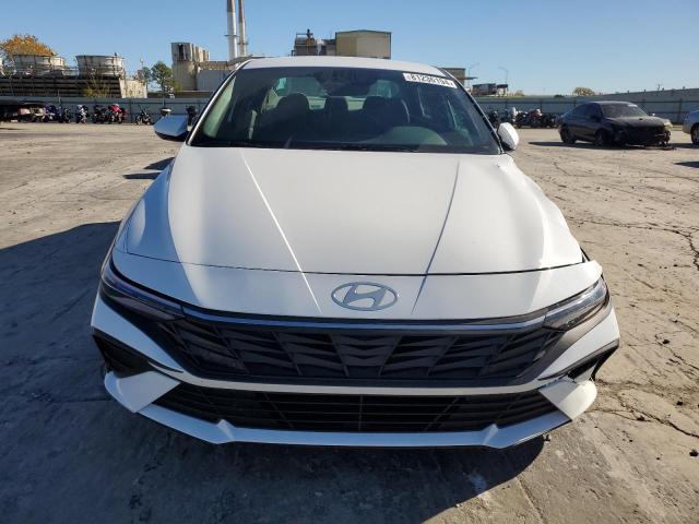  HYUNDAI ELANTRA 2024 Белы