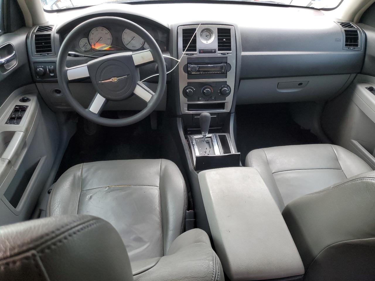 2006 Chrysler 300 - Image 8