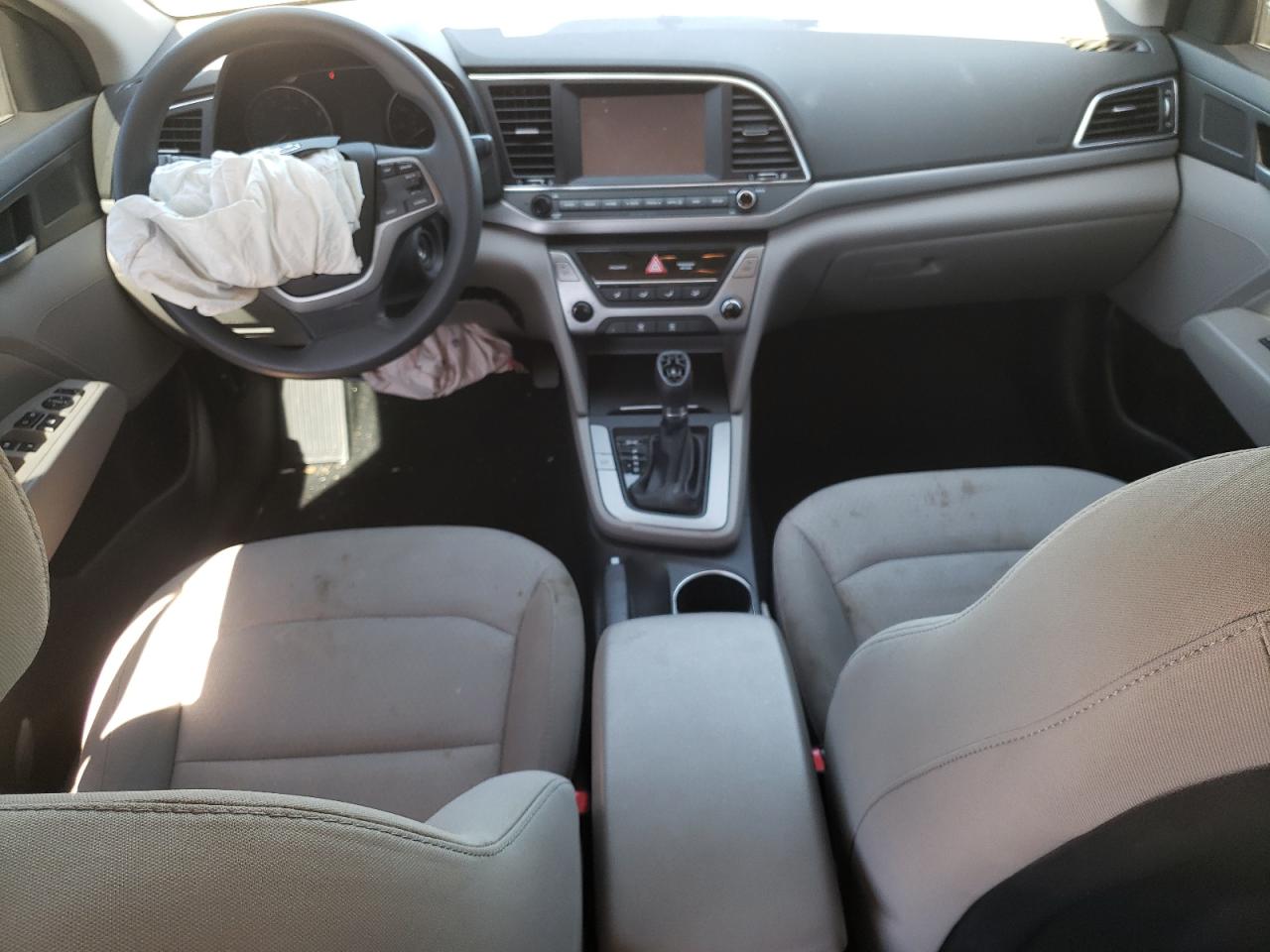 2017 Hyundai Elantra - Image 8