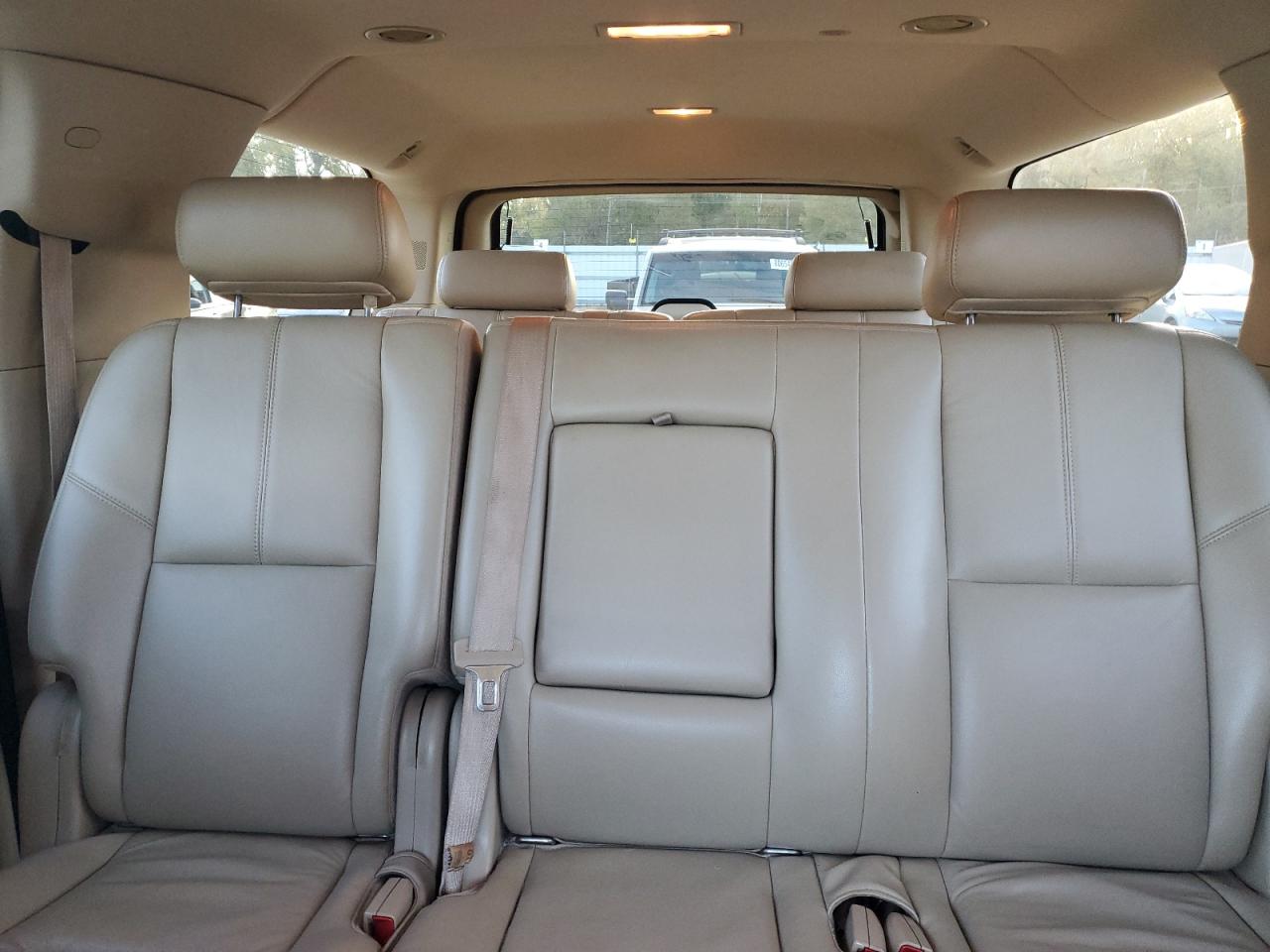 2010 GMC Yukon - Image 10