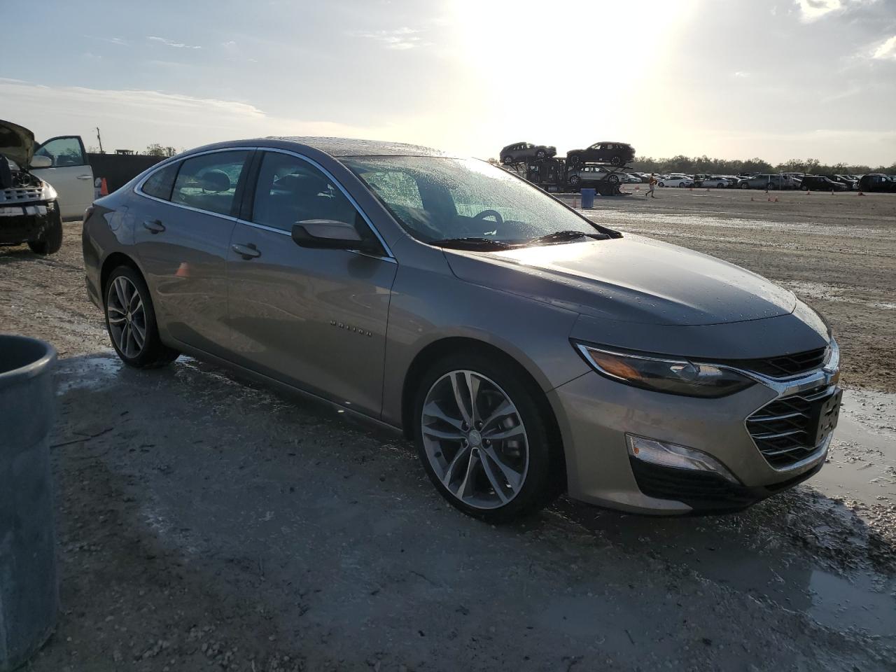 2022 Chevrolet Malibu - Image 4