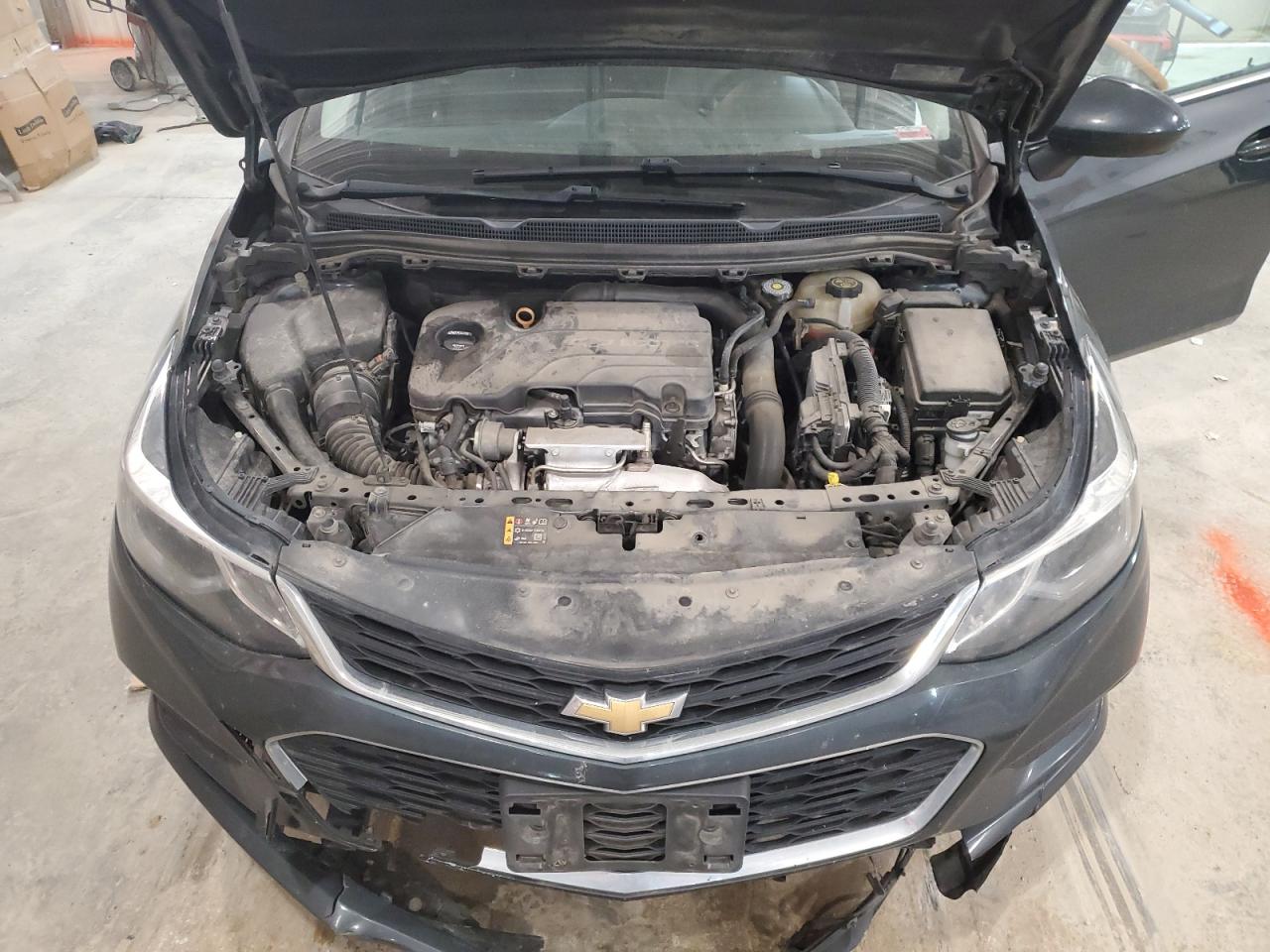 2018 Chevrolet Cruze - Image 11