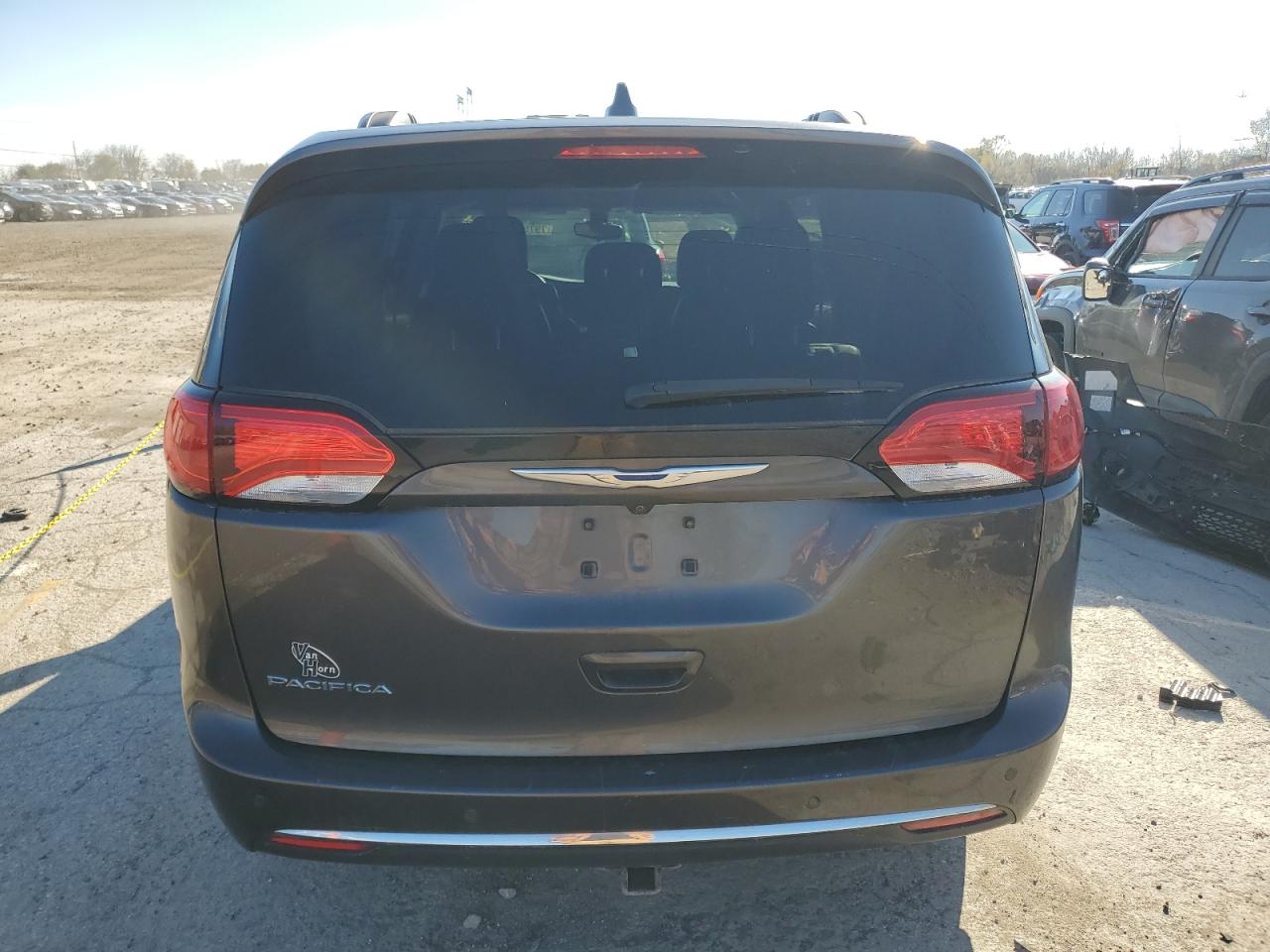 2017 Chrysler Pacifica - Image 6