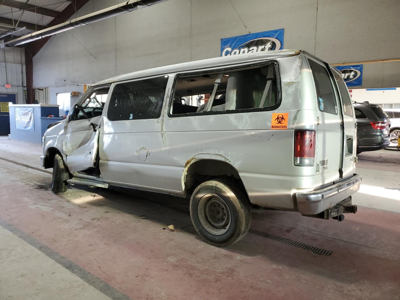 2010 Ford Econoline - Image 2