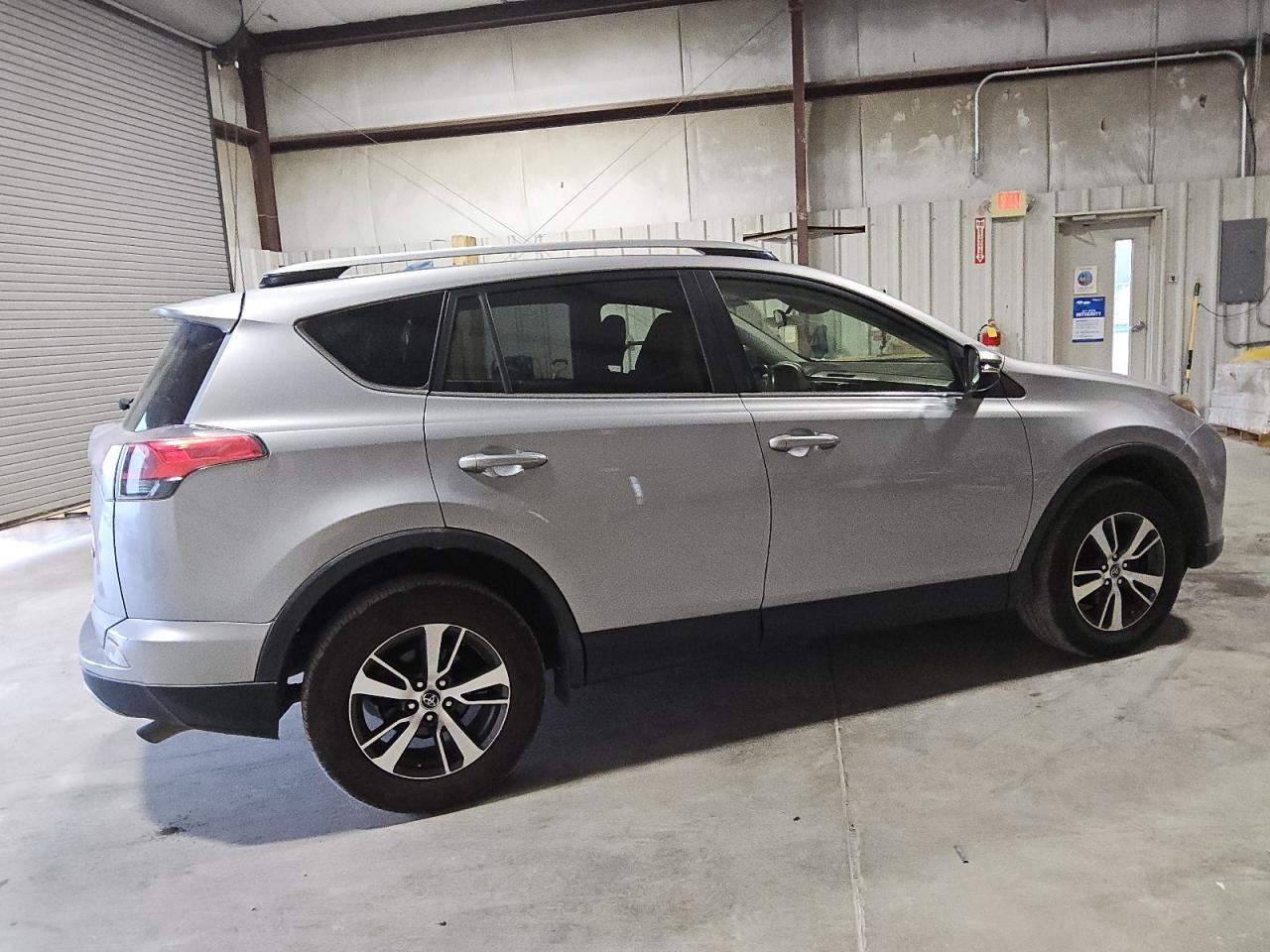 2018 Toyota RAV 4 - Image 3