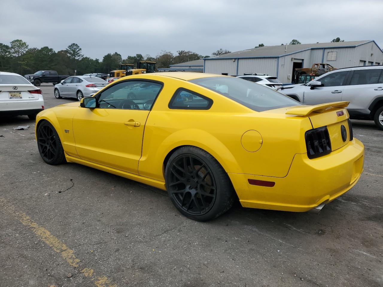 2005 Ford Mustang - Image 2