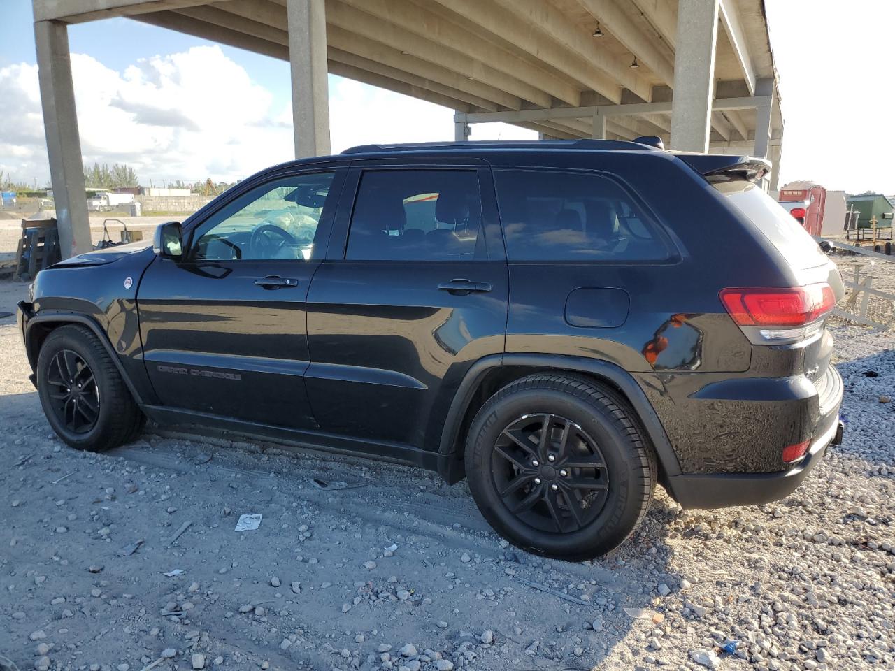 2017 Jeep Grand Cherokee - Image 2