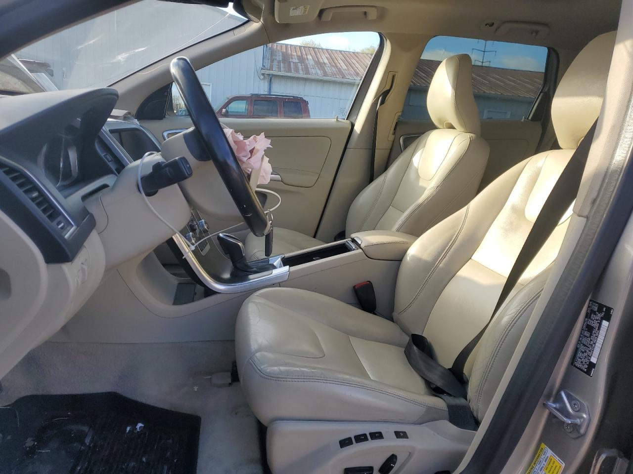 2016 Volvo XC60 - Image 7