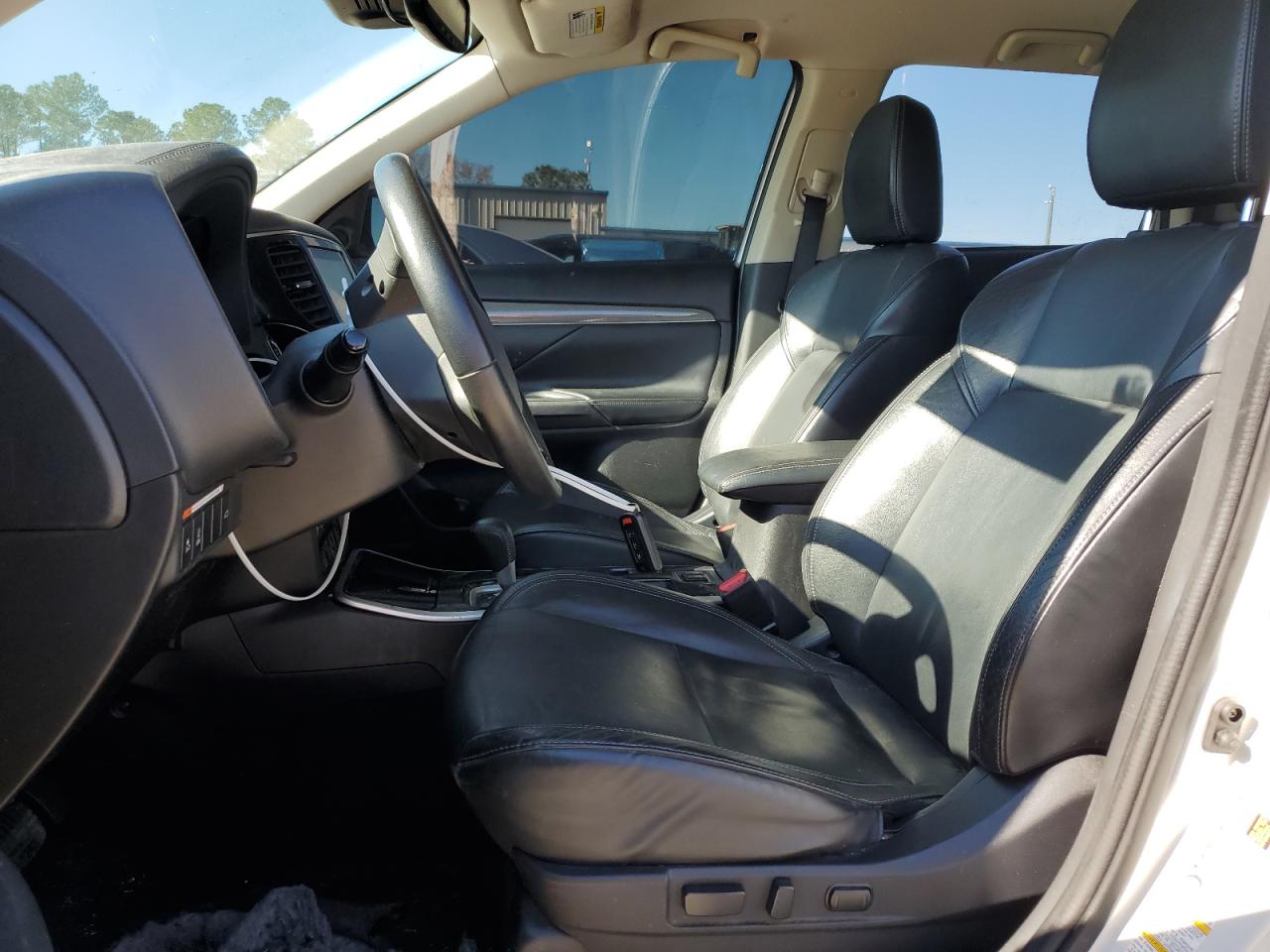 2020 Mitsubishi Outlander - Image 7