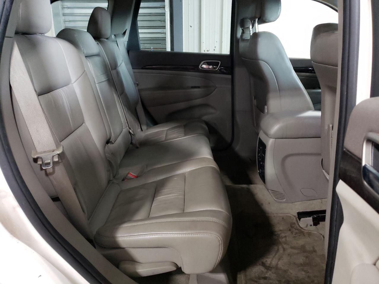 2012 Jeep Grand Cherokee - Image 11