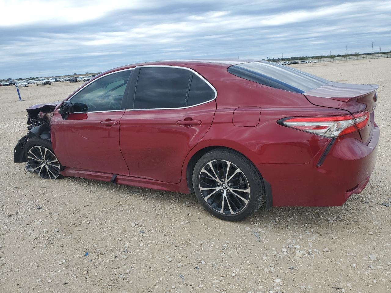 VIN 4T1B11HK5JU642785 2018 TOYOTA CAMRY no.2