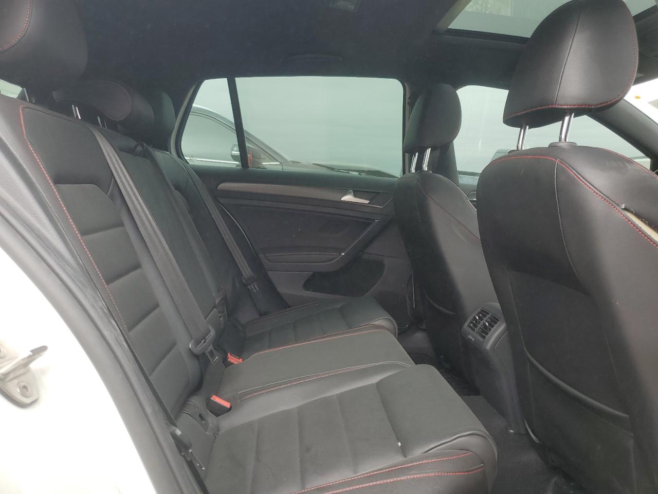 2019 Volkswagen GTI - Image 10