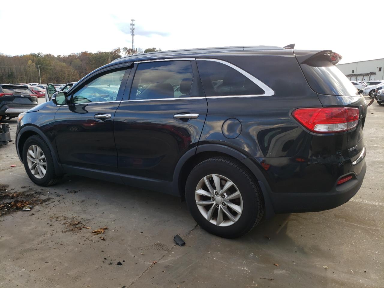 2016 Kia Sorento - Image 2