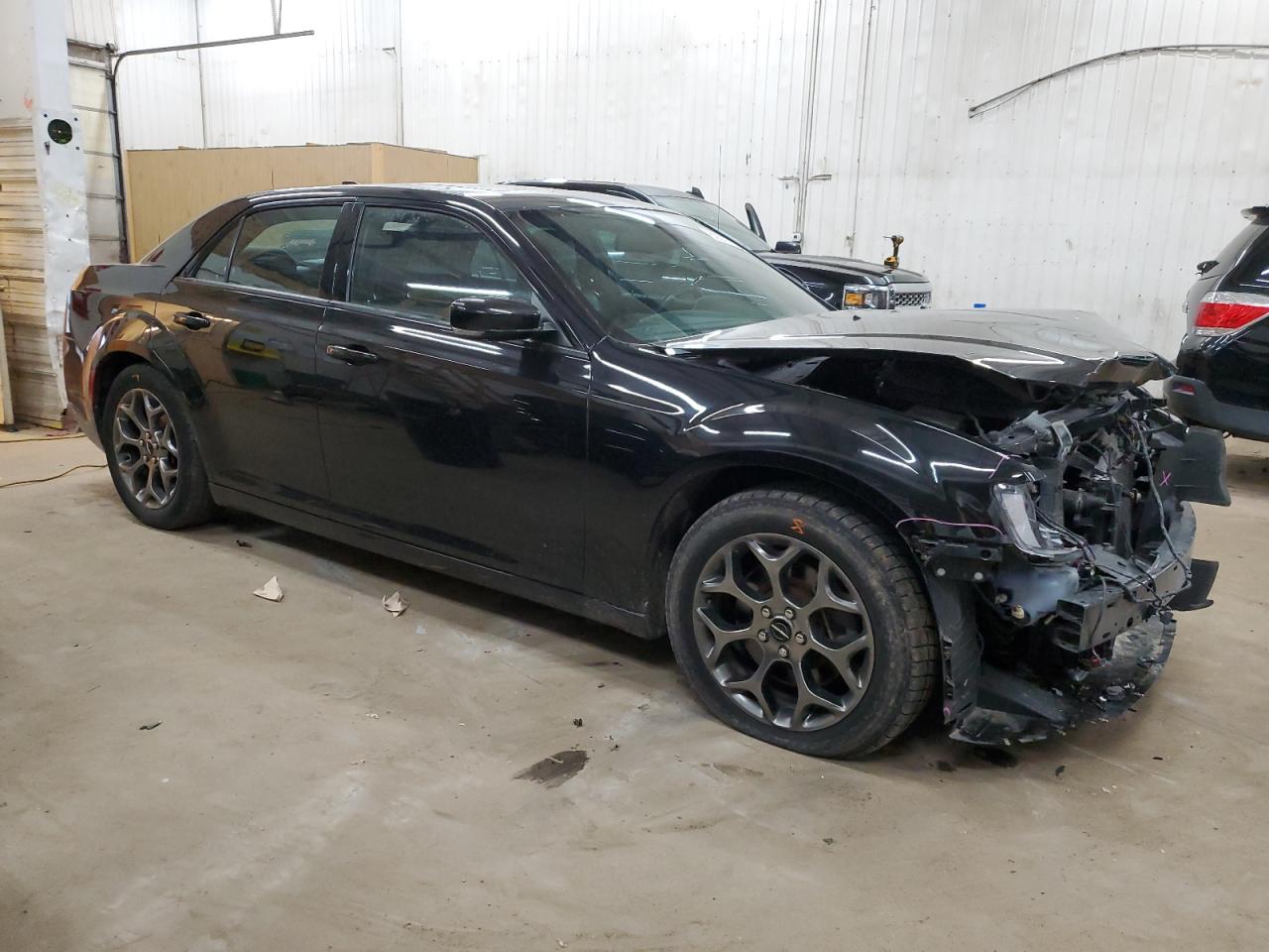 VIN 2C3CCAGG4HH534661 2017 CHRYSLER 300 no.4