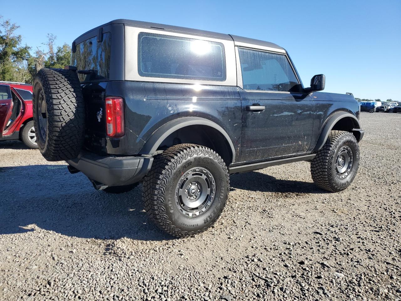 2023 Ford Bronco - Image 3