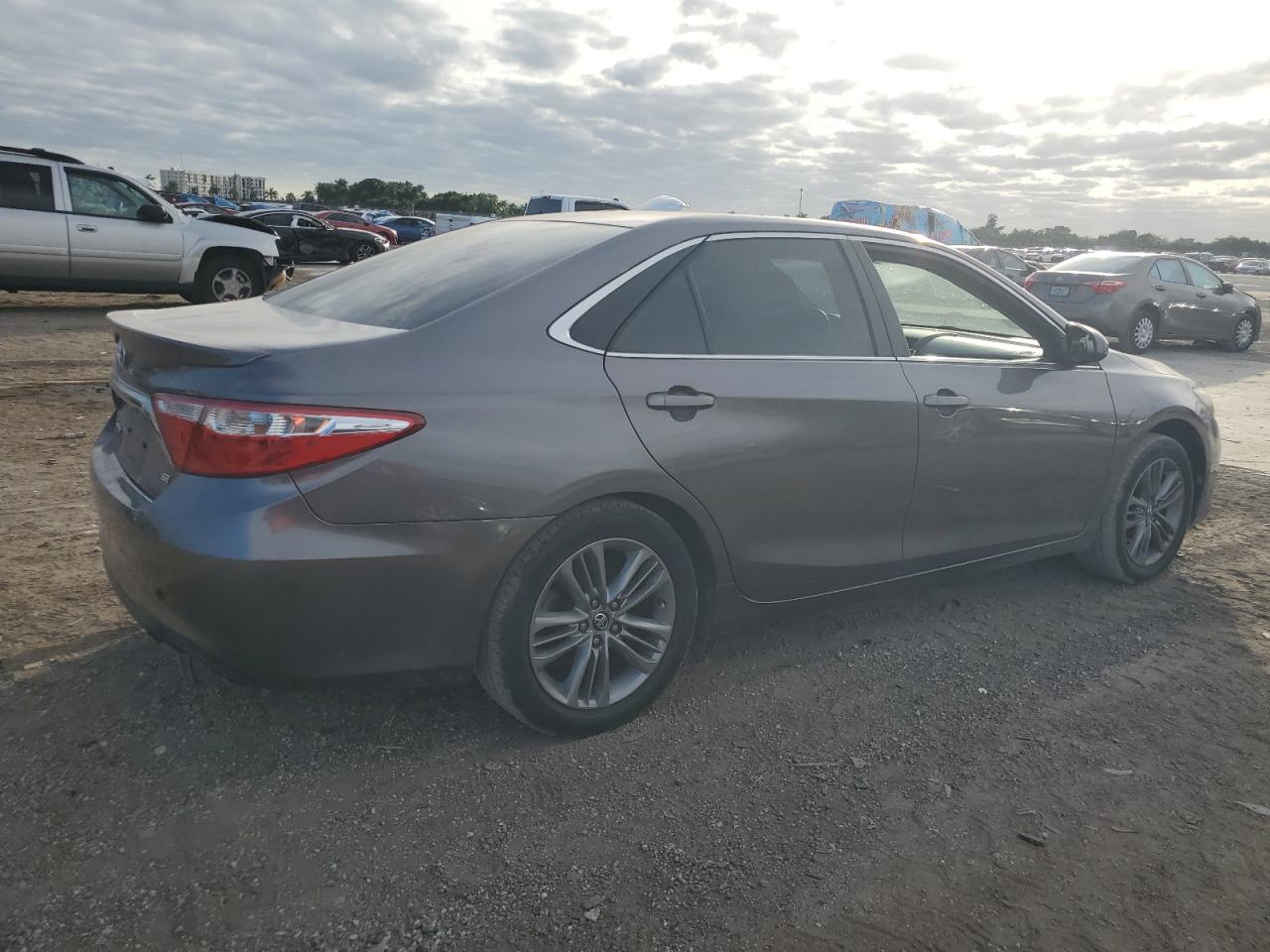 2016 Toyota Camry Le VIN: 4T1BF1FKXGU261236 Lot: 81308724