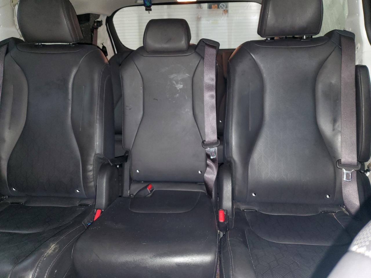 2022 Kia Carnival - Image 10