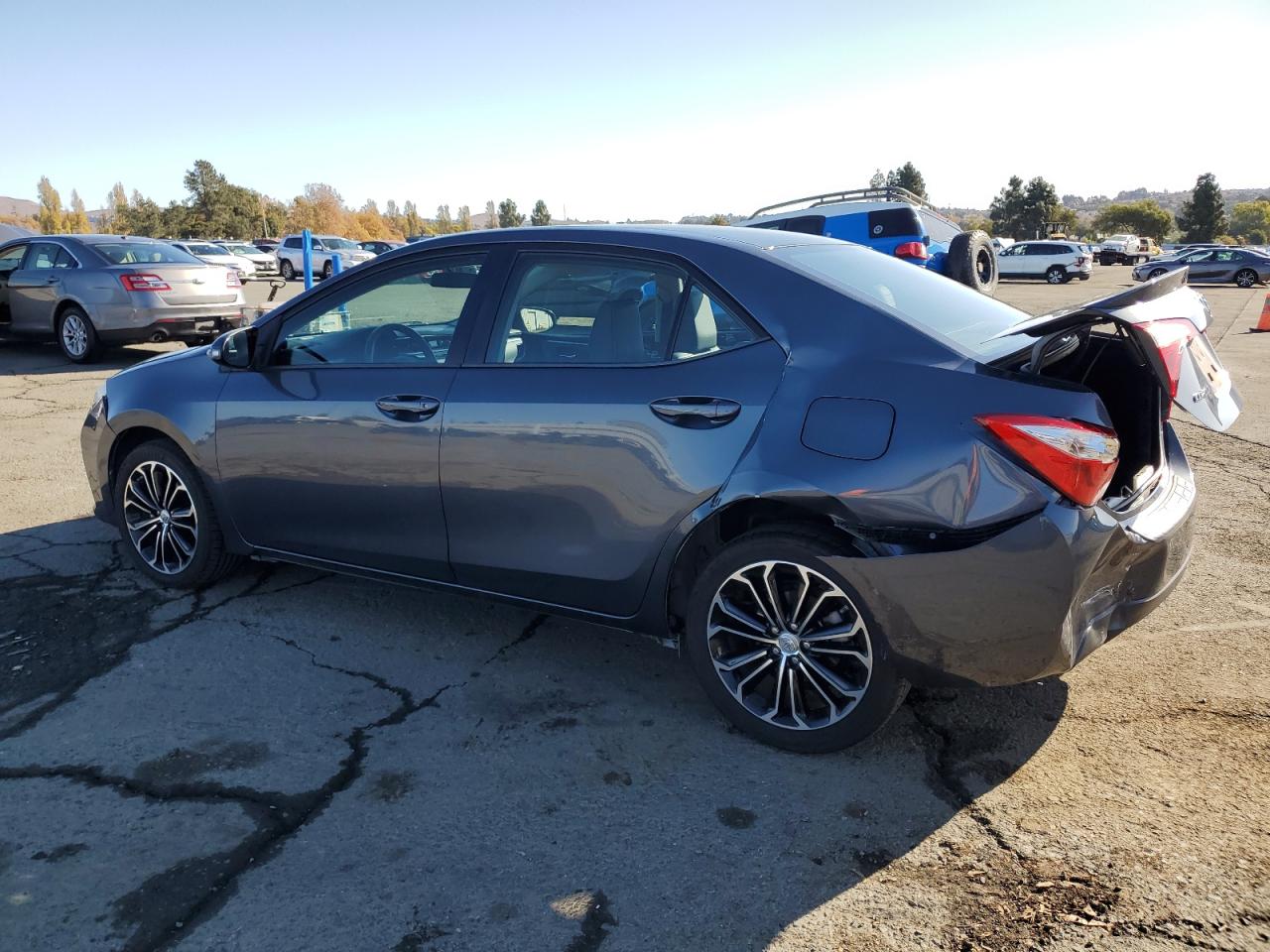 VIN 5YFBURHE1GP417824 2016 TOYOTA COROLLA no.2