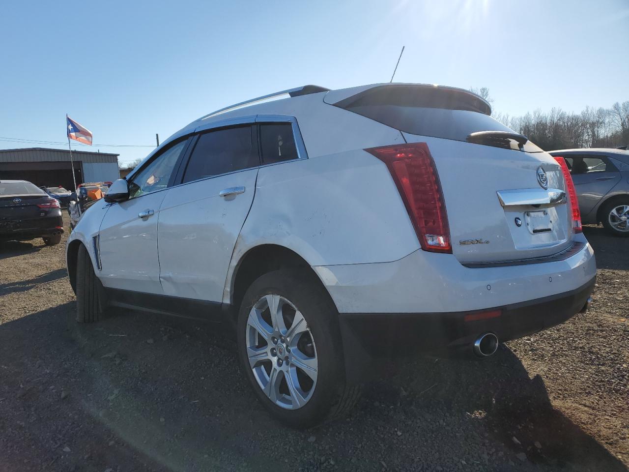 VIN 3GYFNFE35FS591200 2015 CADILLAC SRX no.2