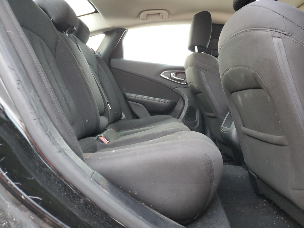2015 Chrysler 200 - Image 10