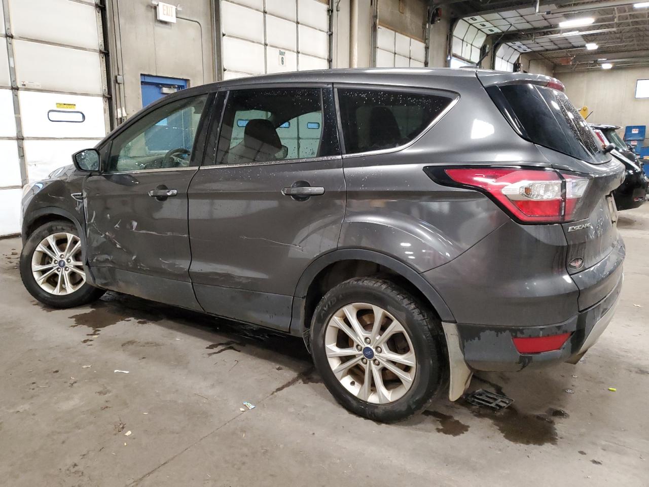 1FMCU9GD1HUA36486 2017 FORD ESCAPE - Image 2