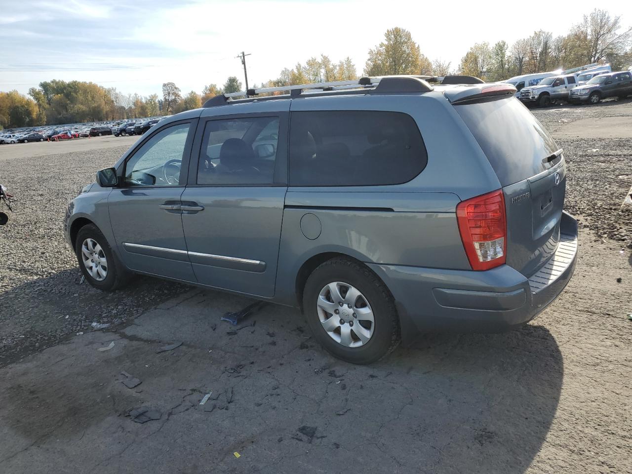 2008 Hyundai Entourage - Image 2
