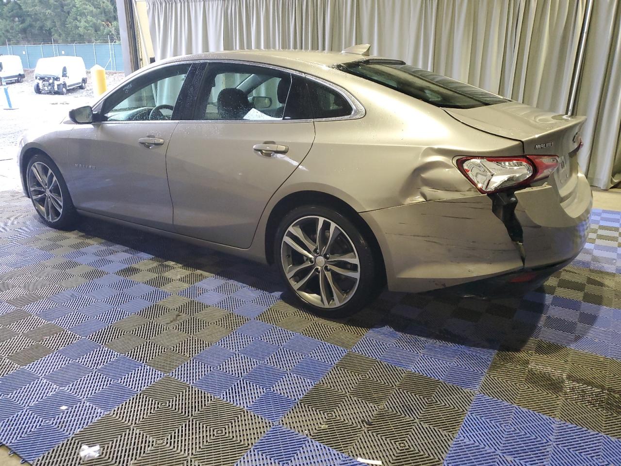 2022 Chevrolet Malibu - Image 2