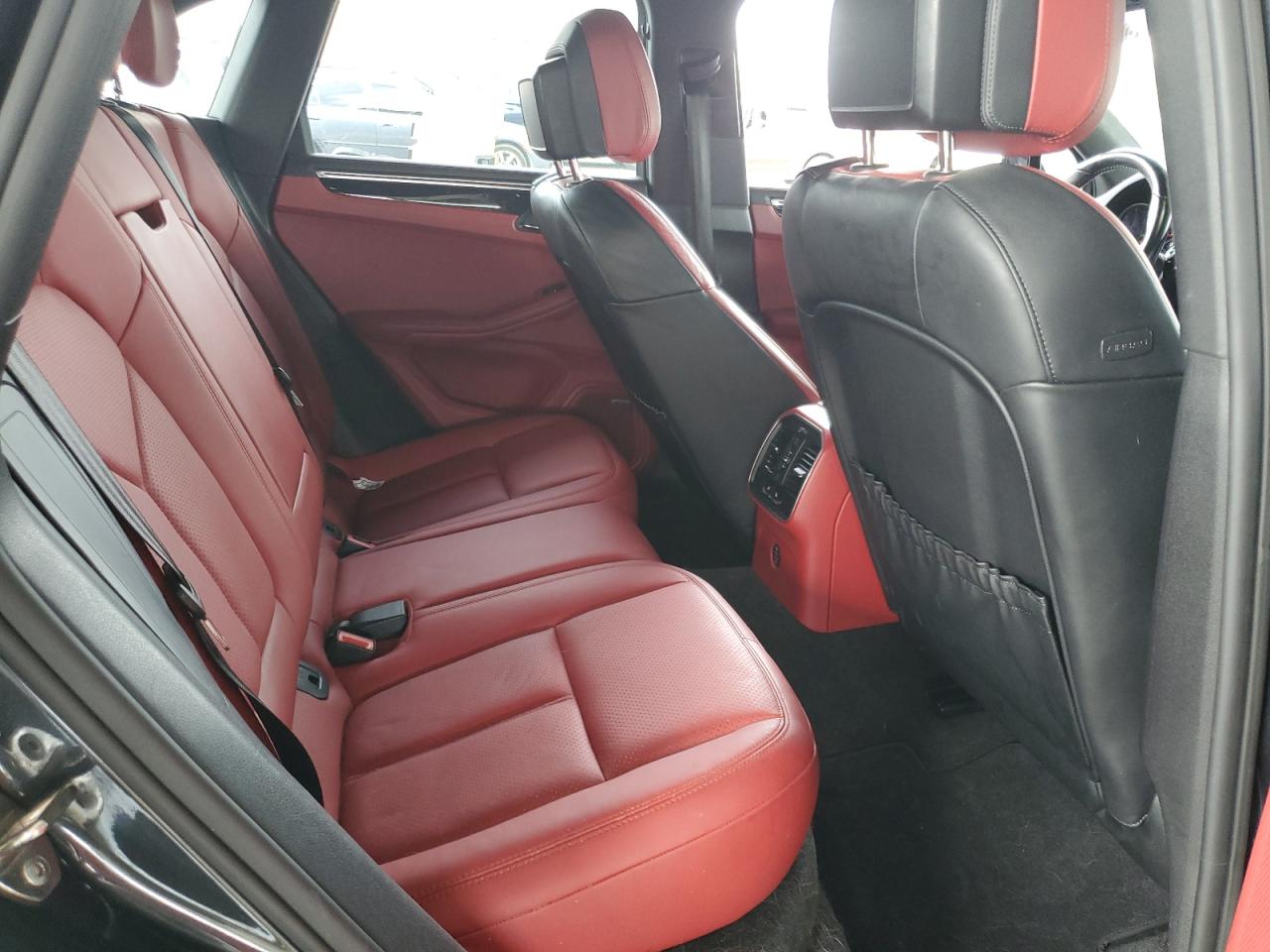 2017 Porsche Macan - Image 10