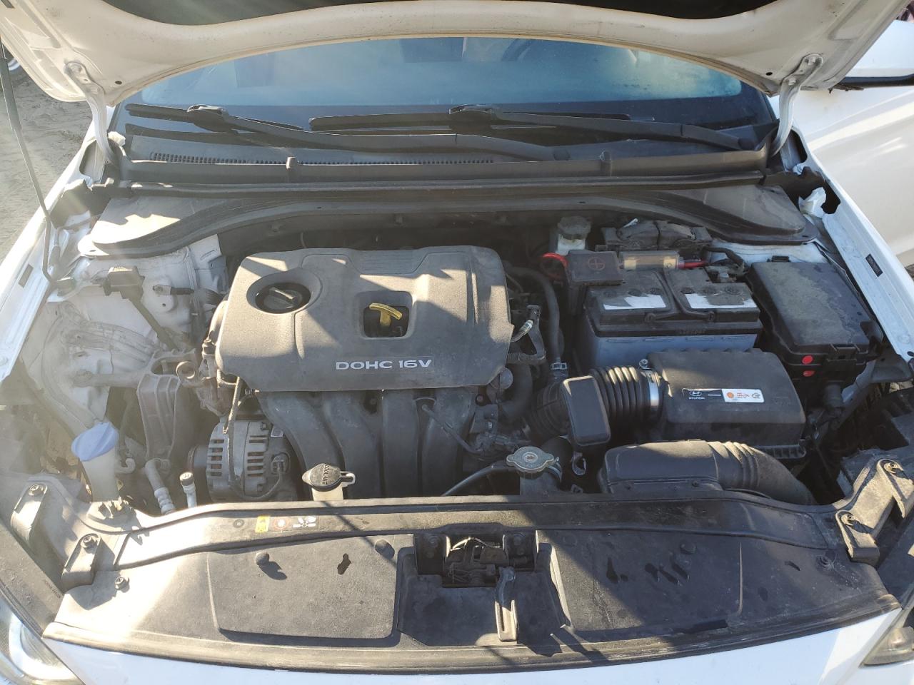 2017 Hyundai Elantra - Image 11