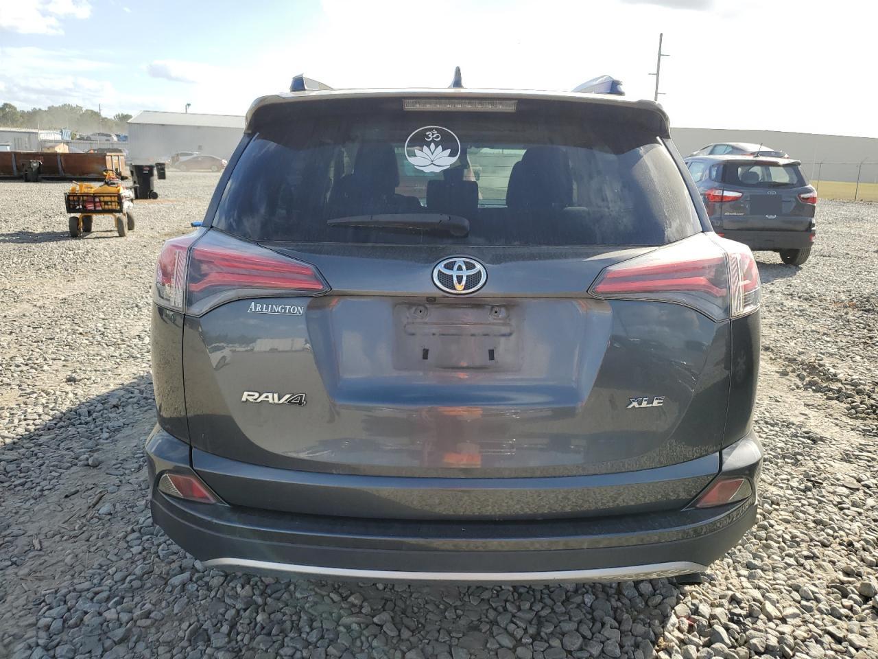 2017 Toyota RAV 4 - Image 6