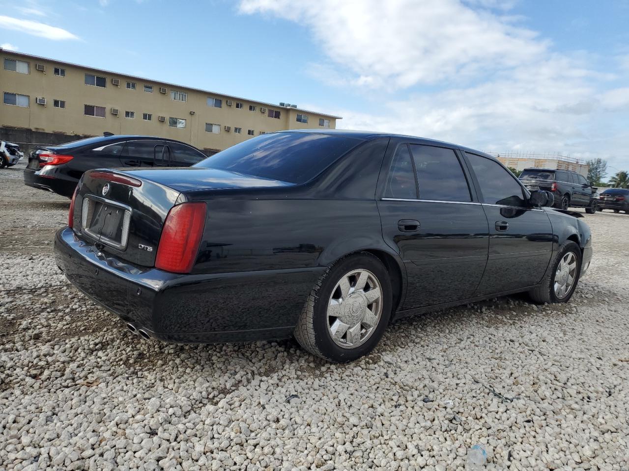 2002 Cadillac De Ville - Image 3