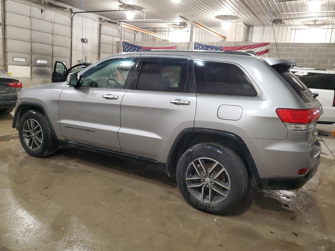 1C4RJFBG0JC308173 2018 JEEP GRAND CHEROKEE - Image 2