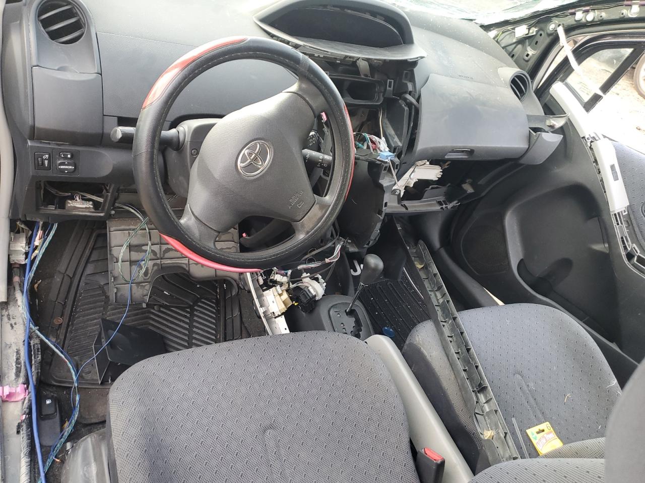 2010 Toyota Yaris - Image 8
