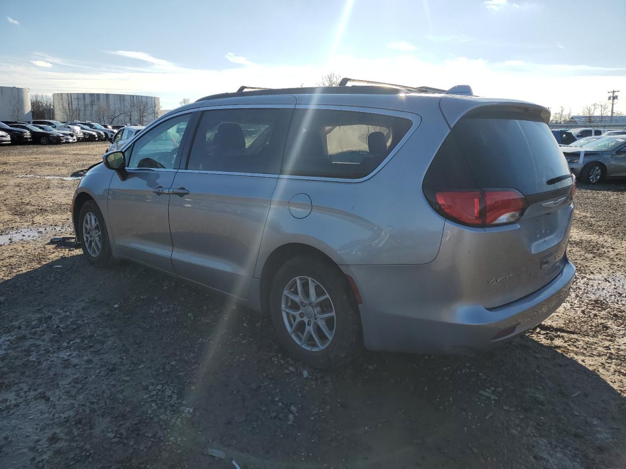 2020 Chrysler Voyager - Image 2