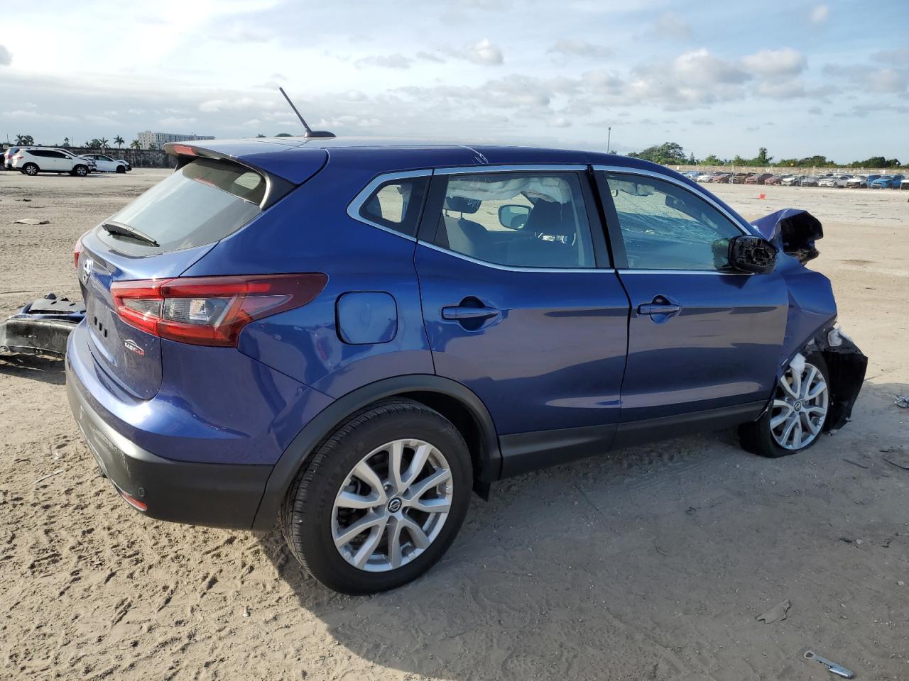 2021 Nissan Rogue - Image 3