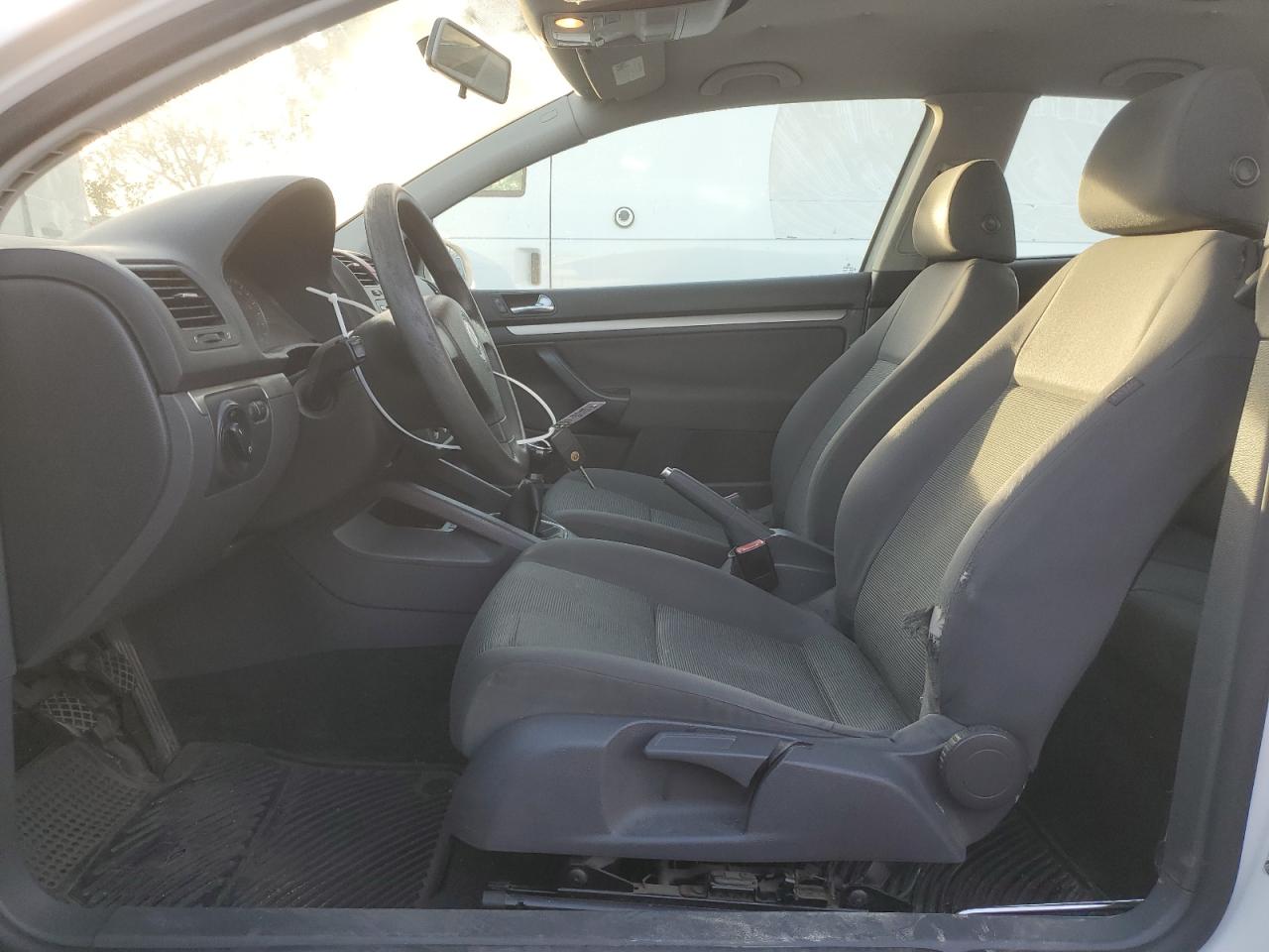 2009 Volkswagen Golf - Image 7